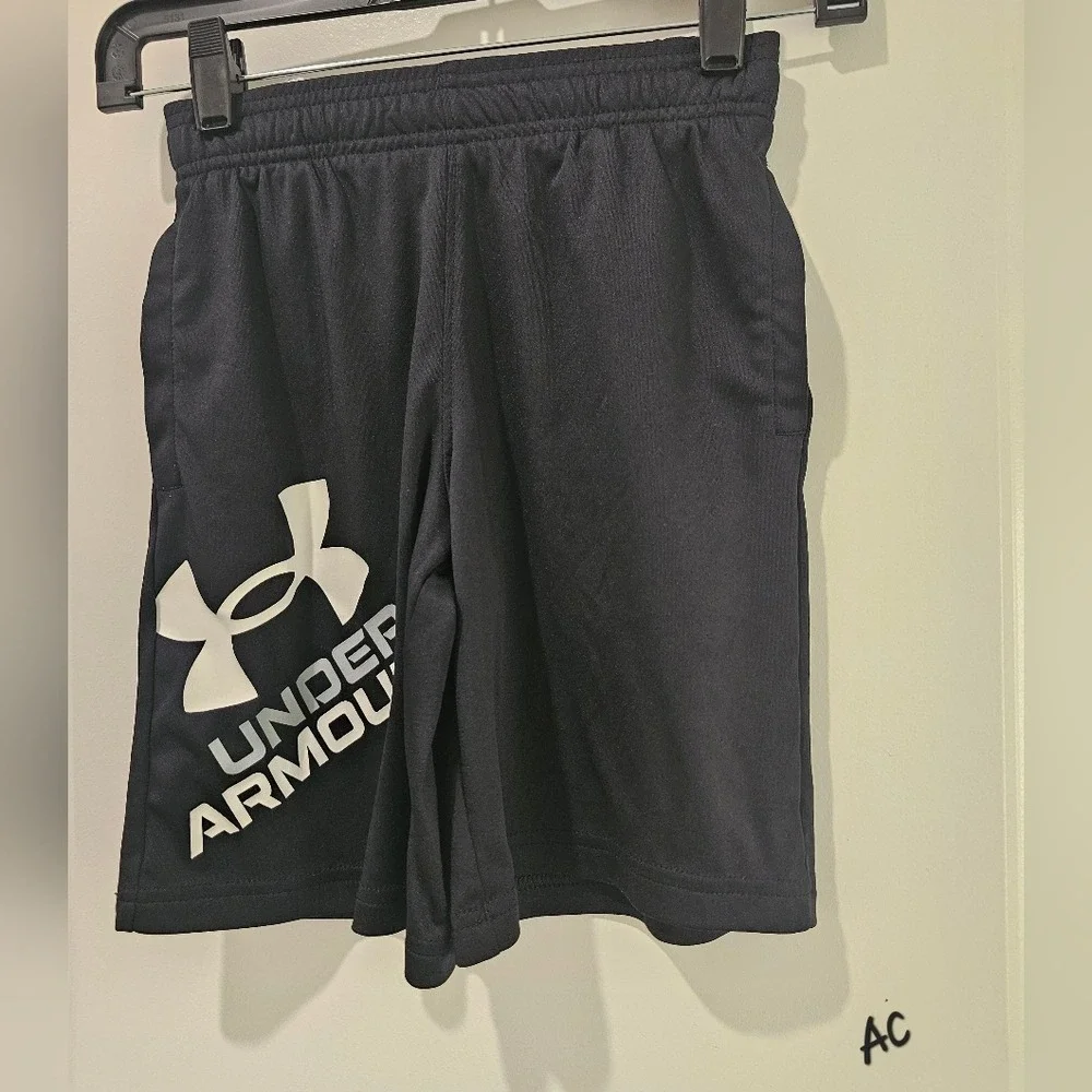 Under Armour‎ Boys Black Loose Fit Athletic Shorts Logo YSM Small